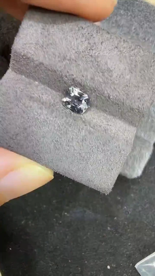 未镶嵌定制定制尖晶石天然灰0.76克拉