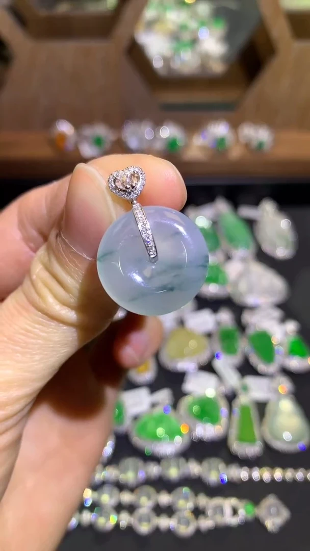 【闪购商品】翡翠吊坠(不含链)18K金镶嵌吊坠
