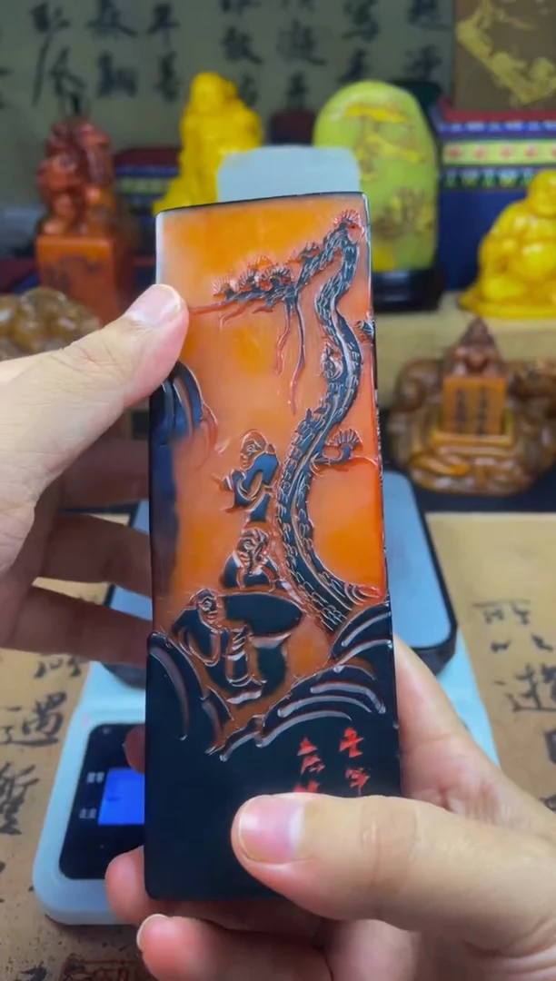 寿山石印石乌鸦皮薄意雕长竖章