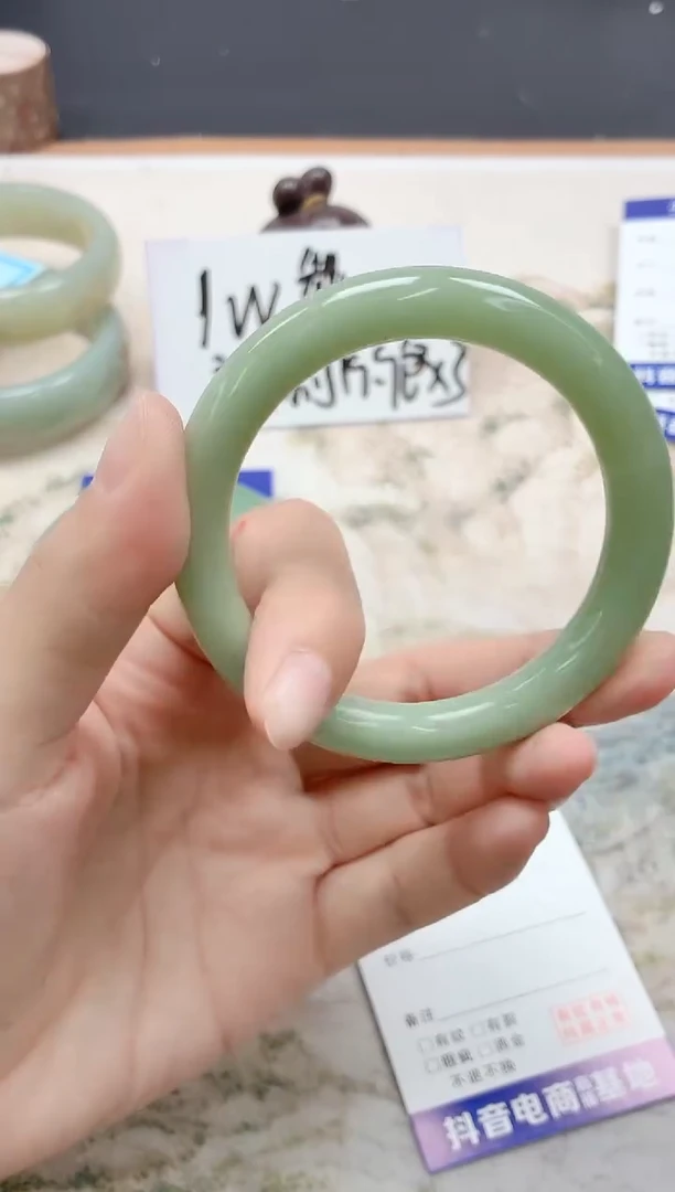 石英质玉手镯未镶嵌212/55.5