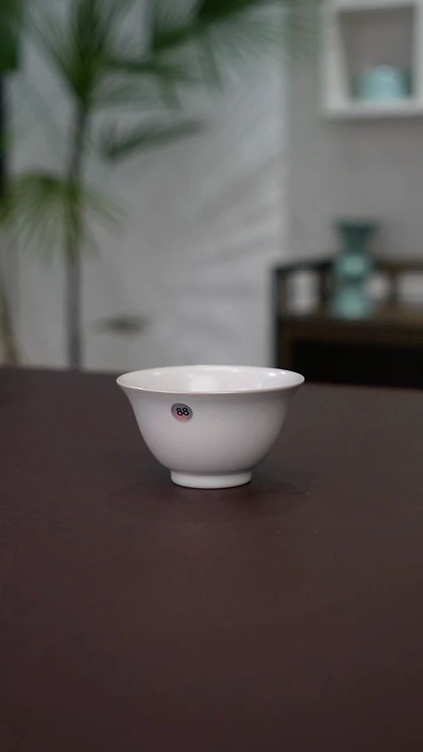 88号月白压手杯微瑕无纹  鱼