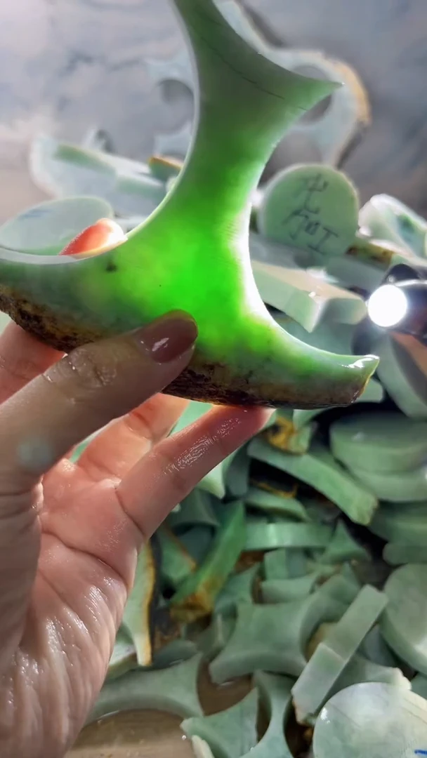 颈饰未镶嵌翡翠裸石翡翠缅甸翡翠A货钟3067