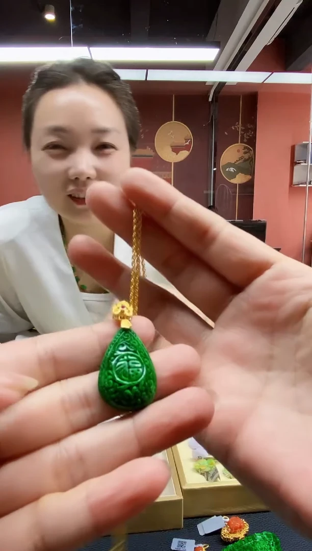 颈饰未镶嵌翡翠吊坠