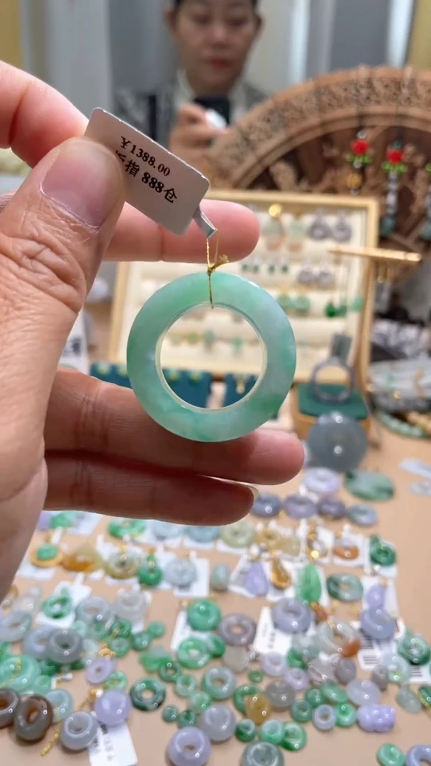 【闪购商品】翡翠颈饰未镶嵌圈