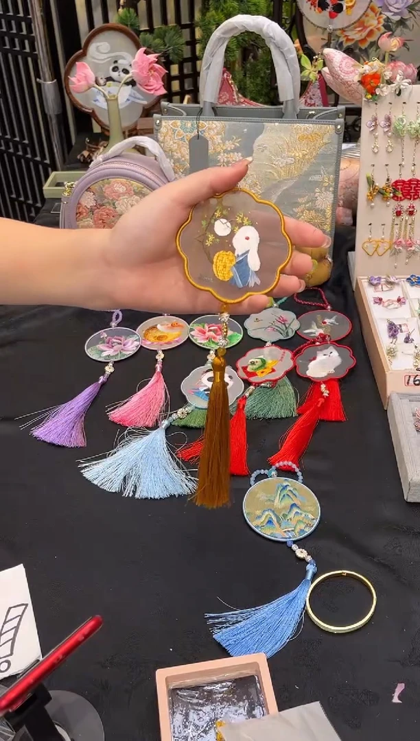 织绣꧁**꧂非遗苏绣饰品