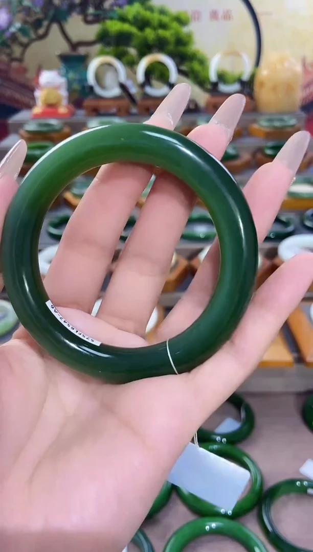 【闪购商品】和田玉手镯未镶嵌俄罗斯老坑碧玉手镯