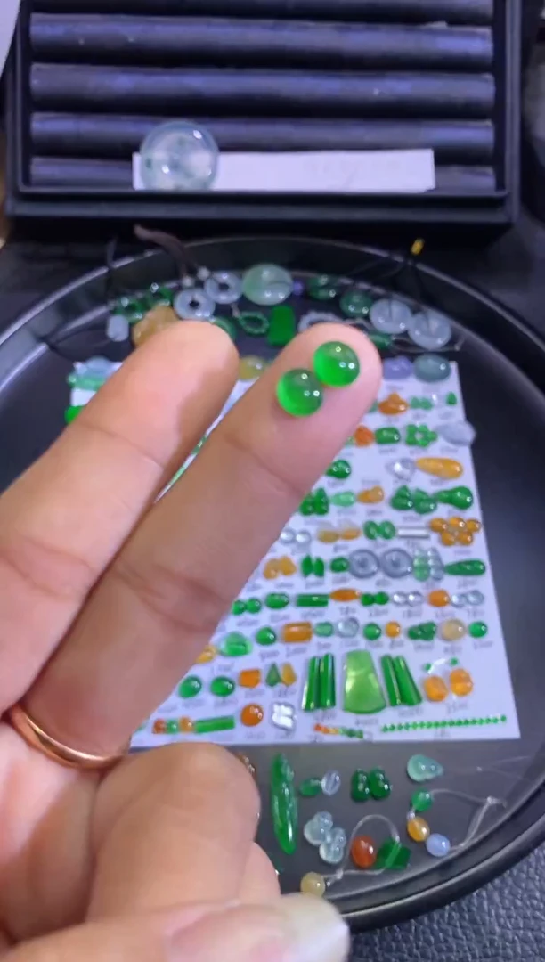 未镶嵌挂件翡翠蛋面