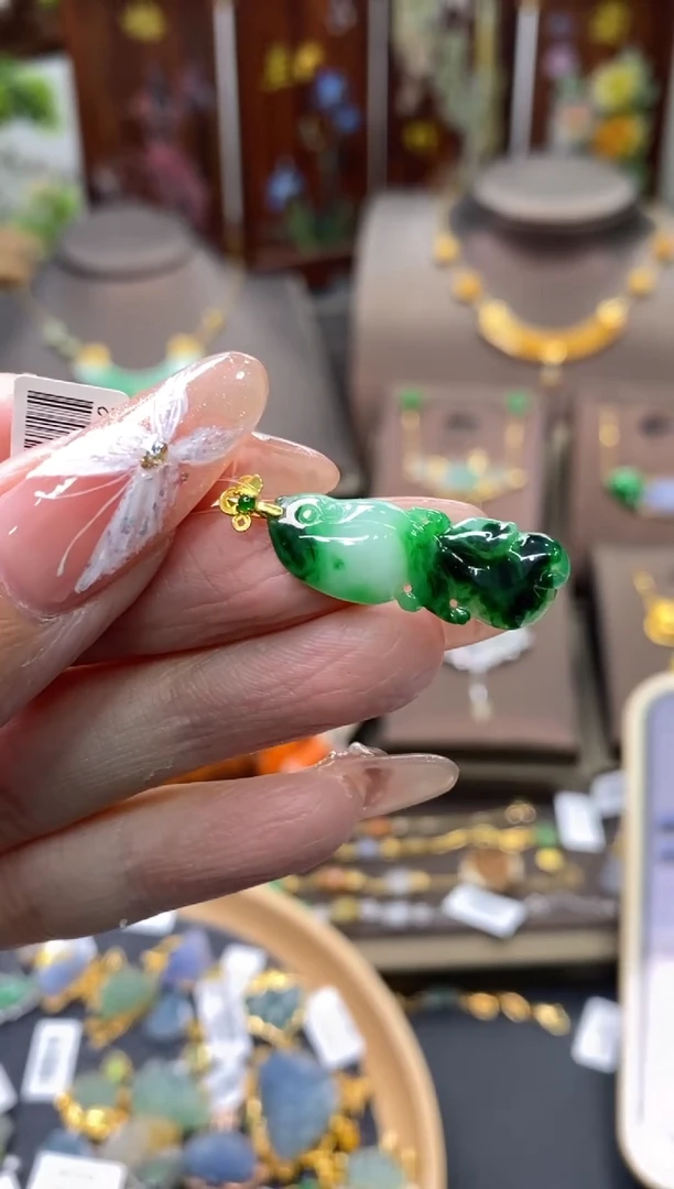 【闪购商品】翡翠颈饰18K金镶嵌净货11145