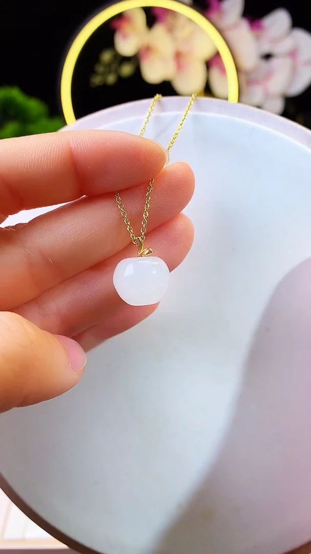 吊坠(赠链)18K金镶嵌和田玉1