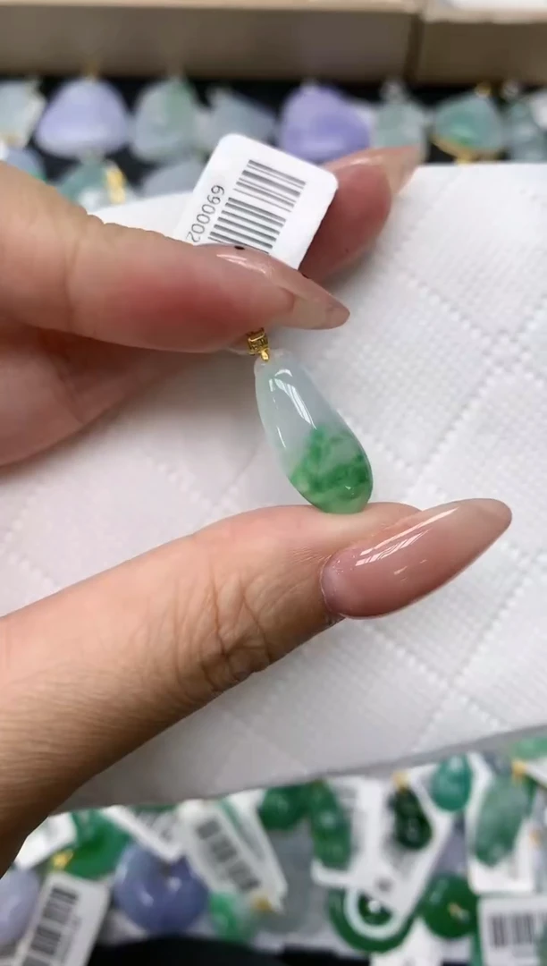 颈饰18K金镶嵌翡翠11111111111