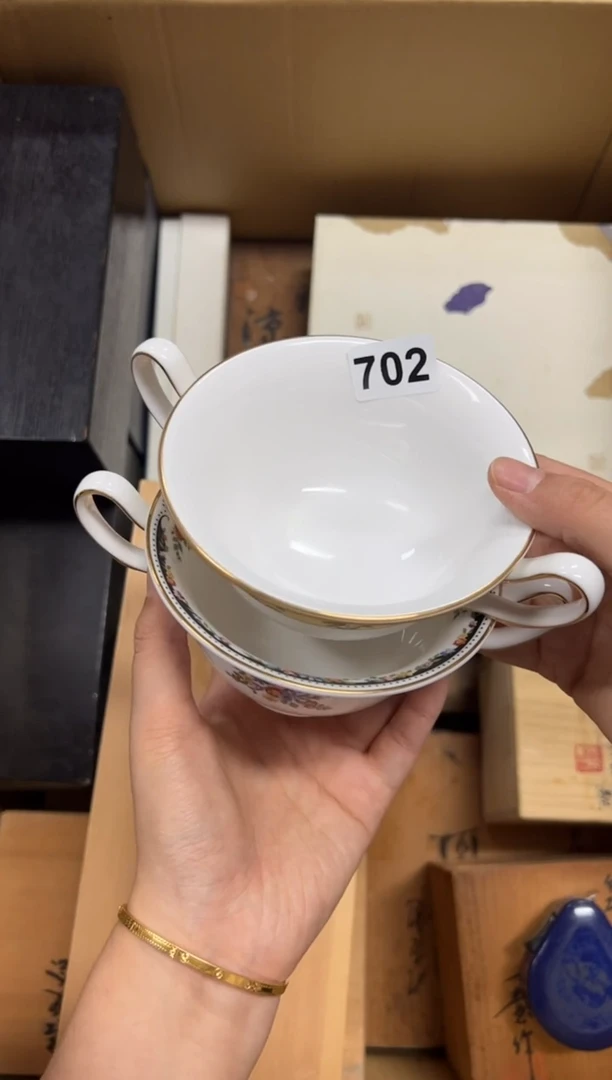 瓷片L**y702中古商品谨慎参拍