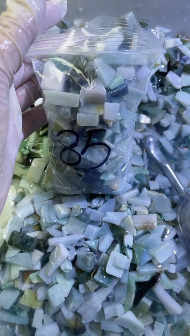 【闪购商品】翡翠颈饰未镶嵌天然翡翠中号500克85