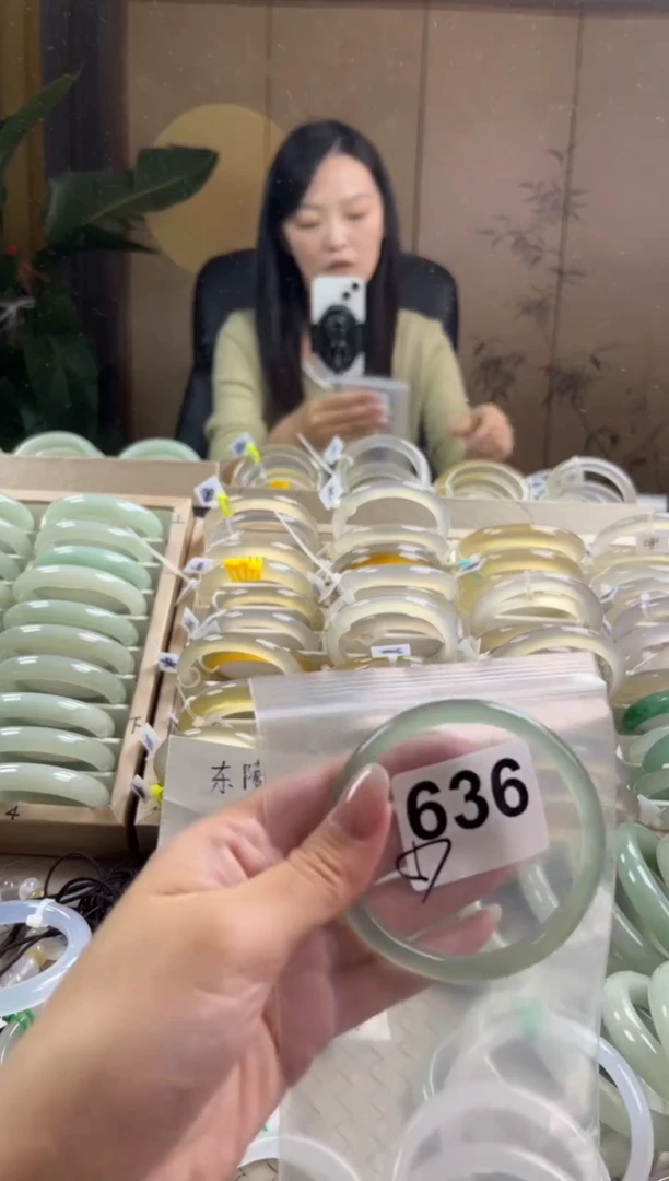 手镯玛瑙/玉髓未镶嵌636