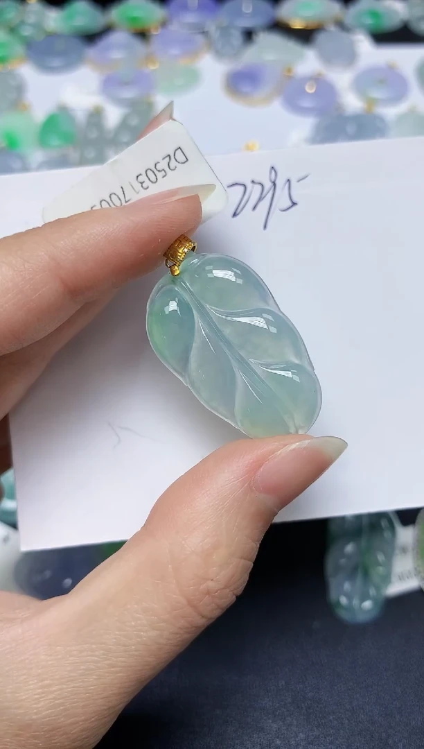 翡翠18K金镶嵌颈饰 天然缅甸翡翠A货