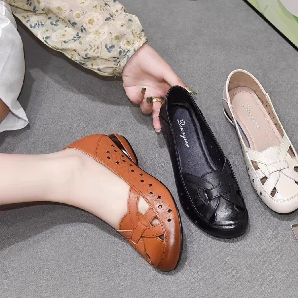 夏季镂空凉鞋妈妈鞋防滑透气女士软面洞洞鞋复古休闲单鞋女