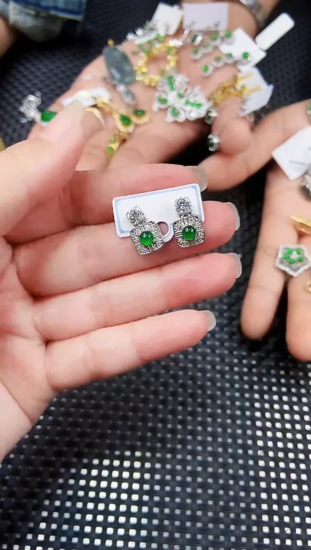 【闪购商品】翡翠耳饰未镶嵌11111111