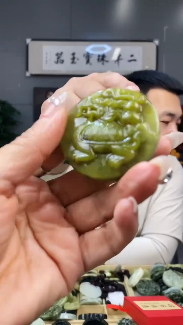 未镶嵌岫玉吊坠