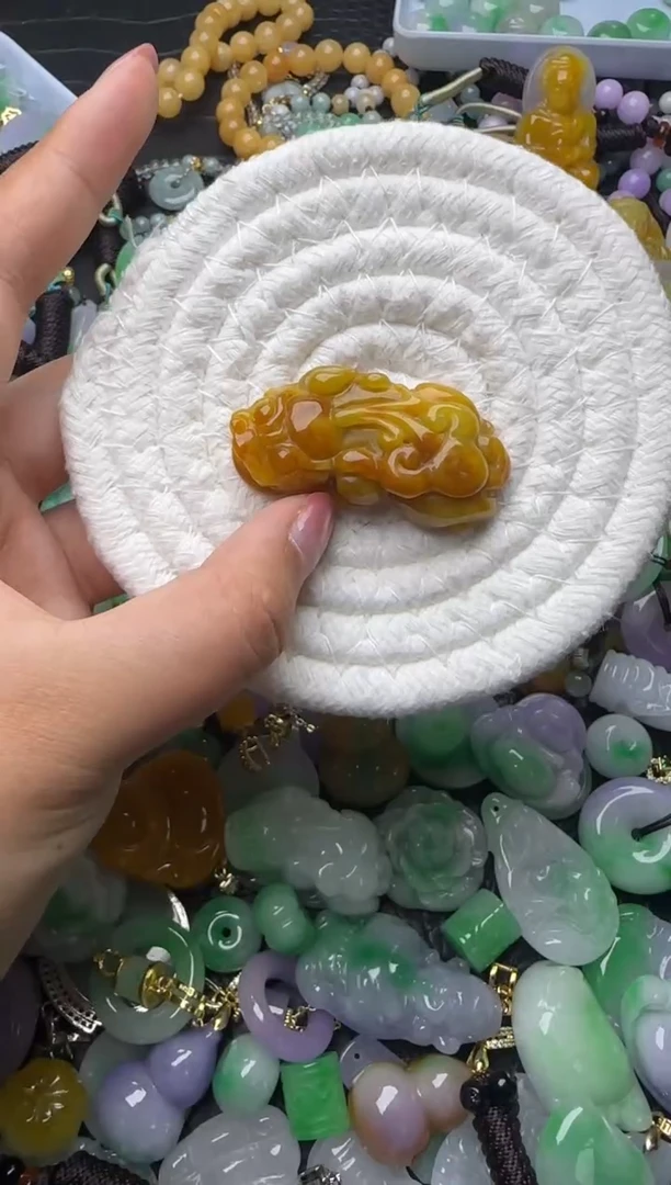 颈饰未镶嵌翡翠天然缅甸翡翠吊坠