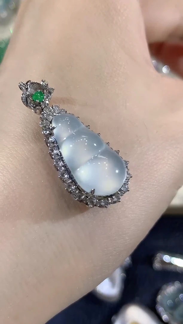 吊坠(不含链)18K金镶嵌翡翠C50翡翠