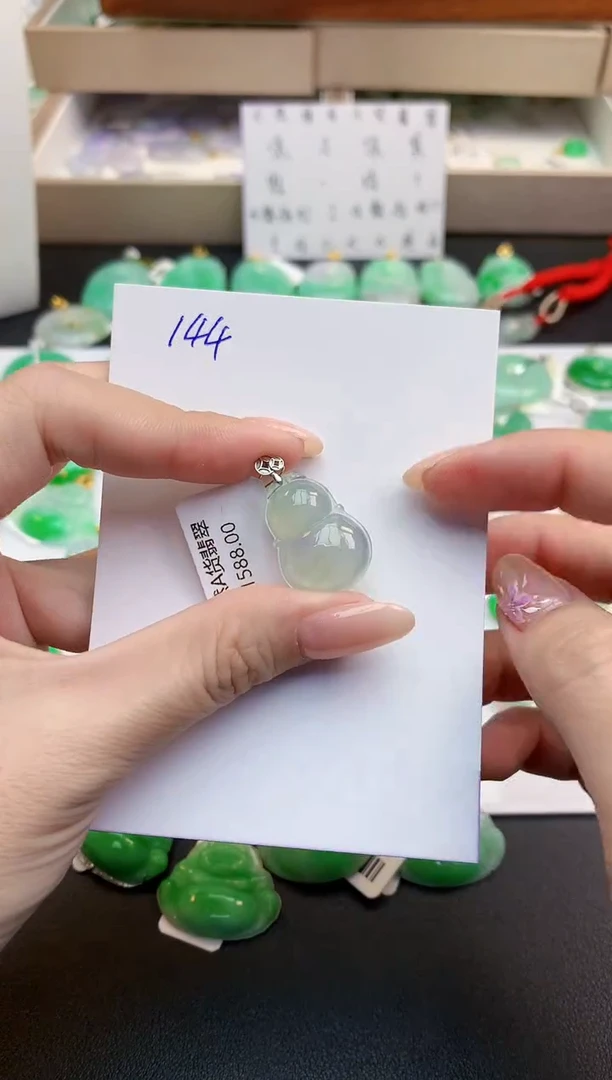 颈饰18K金镶嵌翡翠天然缅甸A货翡翠