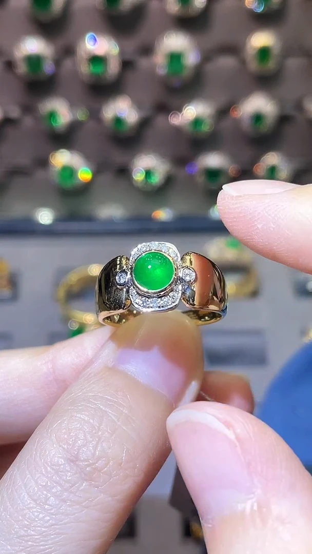 祖母绿戒指18K金镶嵌斯瓦特0.68ct