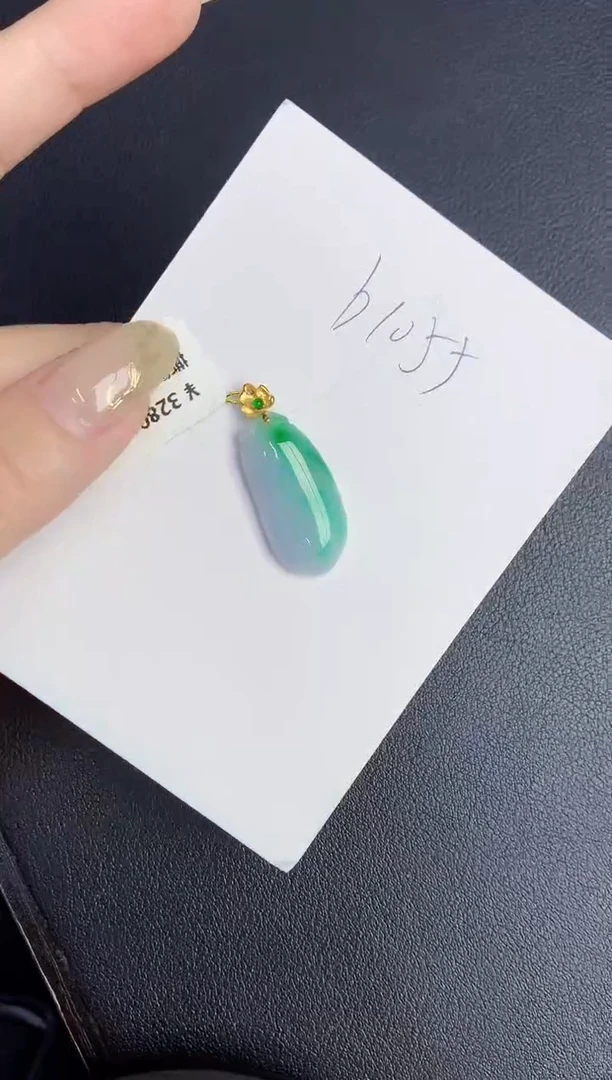 翡翠18K金镶嵌颈饰缅甸天然翡翠A货