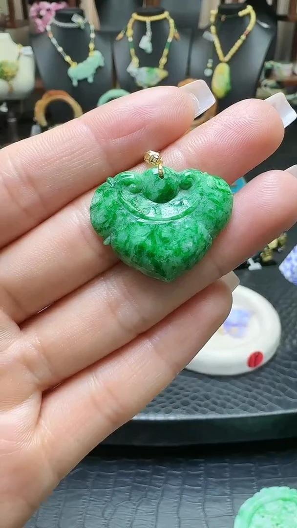 【闪购商品】翡翠颈饰18K金镶嵌爱心如意