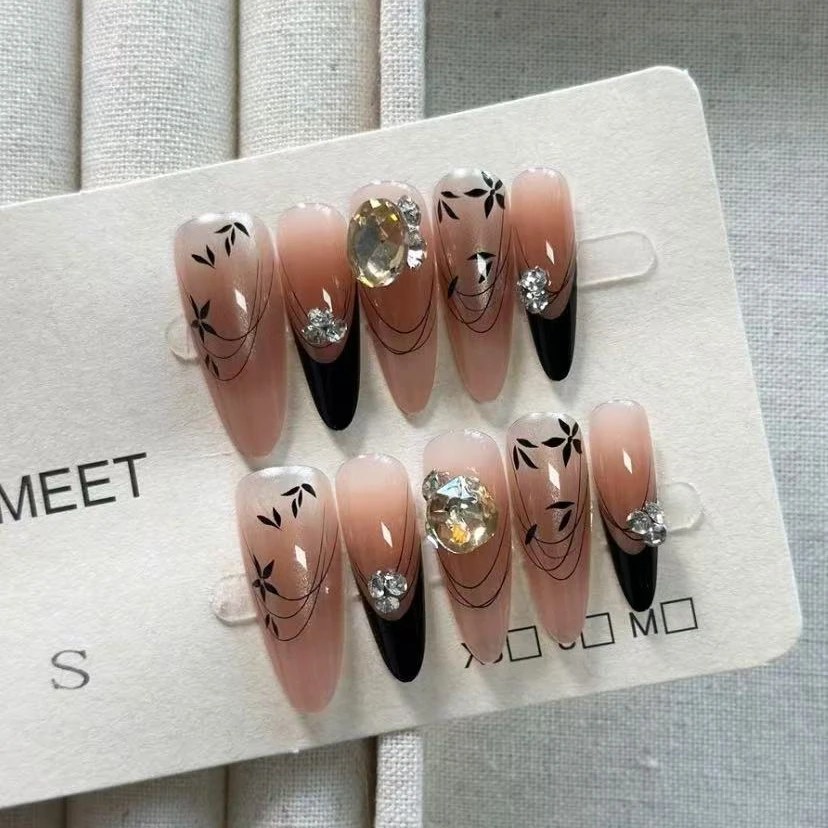 【勤勤-穿戴甲】秋季新款枫叶新中式带钻简约高级气质美甲