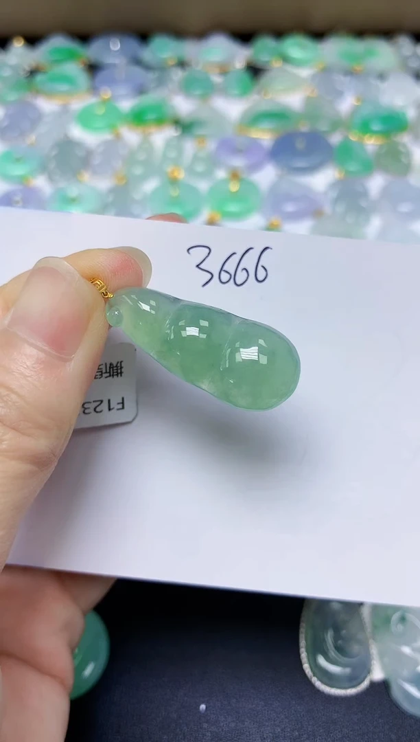 翡翠18K金镶嵌颈饰天然缅甸翡翠A货