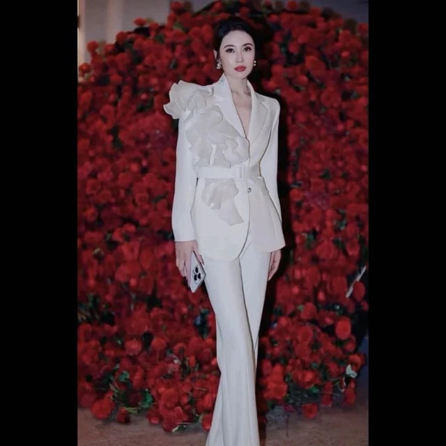 2025年白色时尚韩系显感设计式套装瘦套腿西装阔新款裤两件正式风