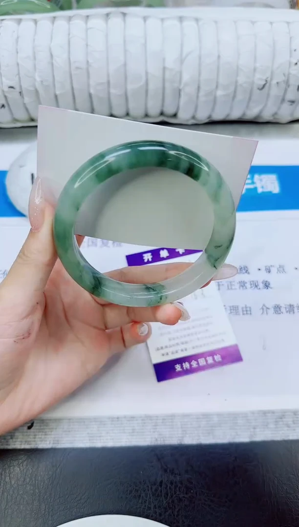 未镶嵌手镯石英质玉130/62.3