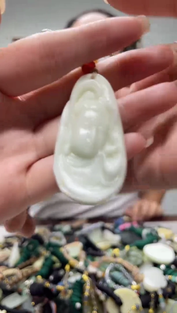 未镶嵌岫玉吊坠`