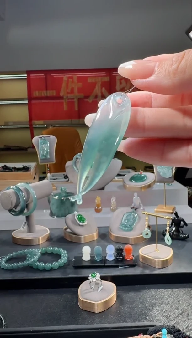 吊坠(不含链)未镶嵌翡翠形意