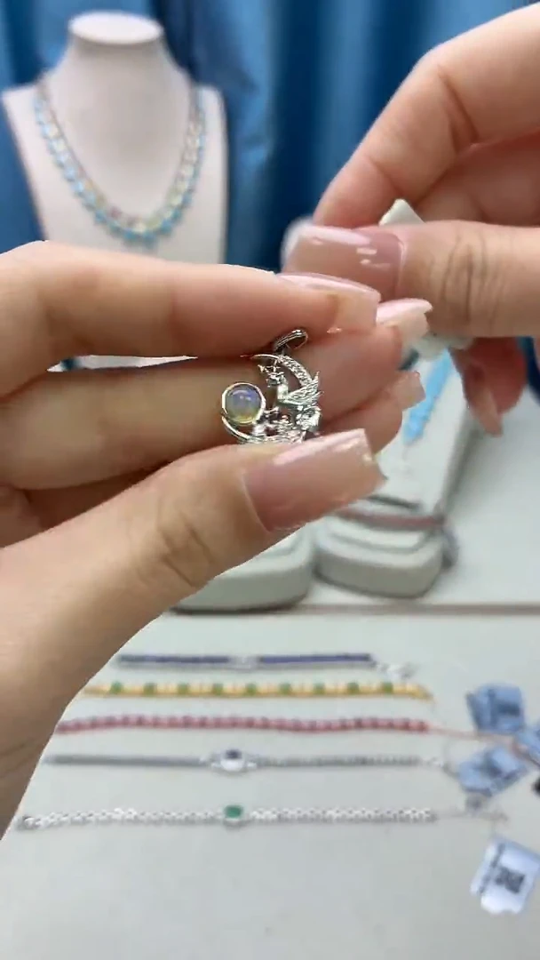 银S925镶嵌欧泊吊坠(不含链)128JH0101产品一个（多样性）