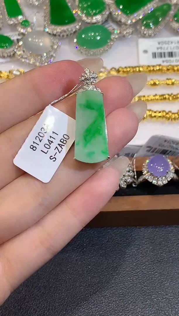 吊坠(不含链)18K金镶嵌翡翠L0411多样性发其一