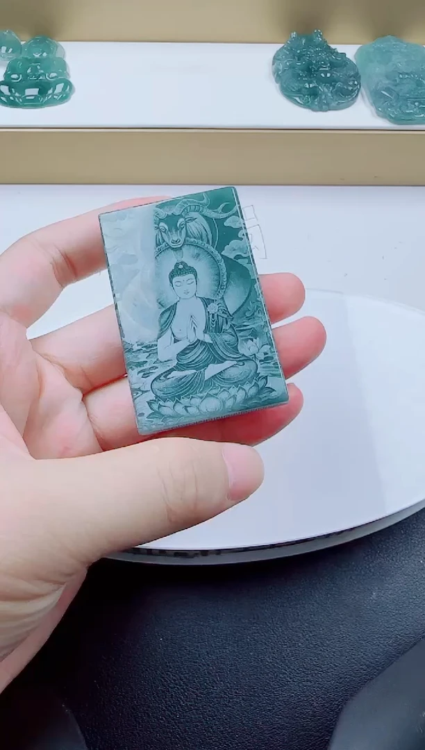 翡翠未镶嵌颈饰羊本命佛