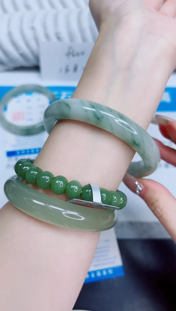 未镶嵌手镯石英质玉246/64.2