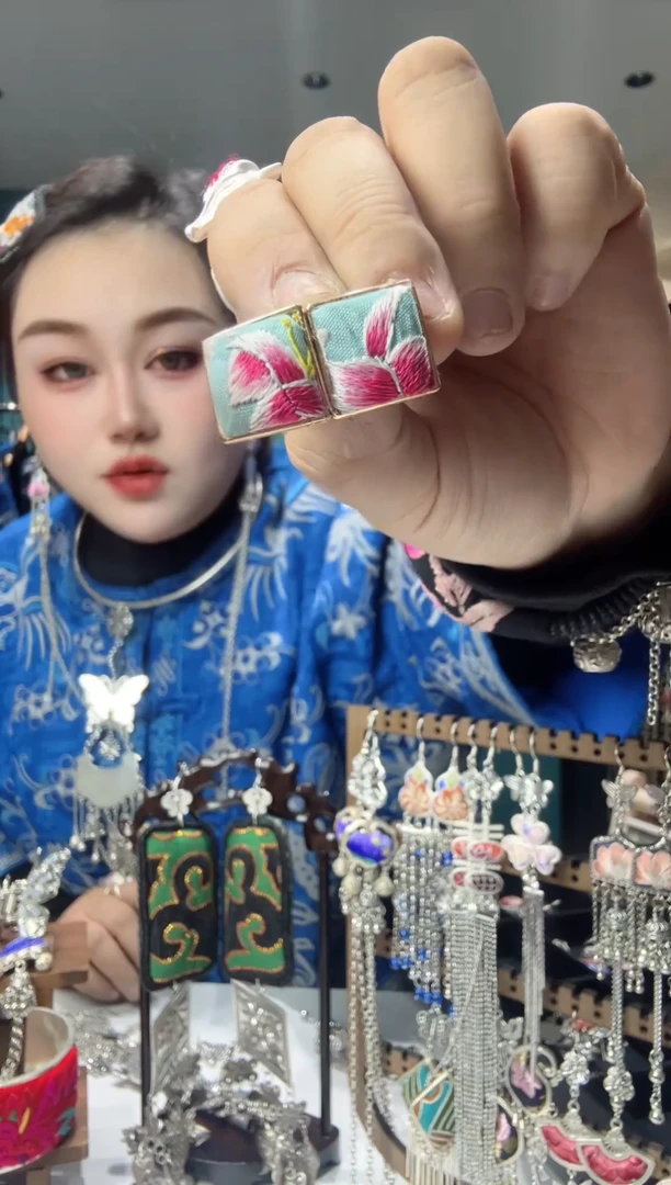 【闪购商品】刺绣纯手工苗绣非遗耳钉