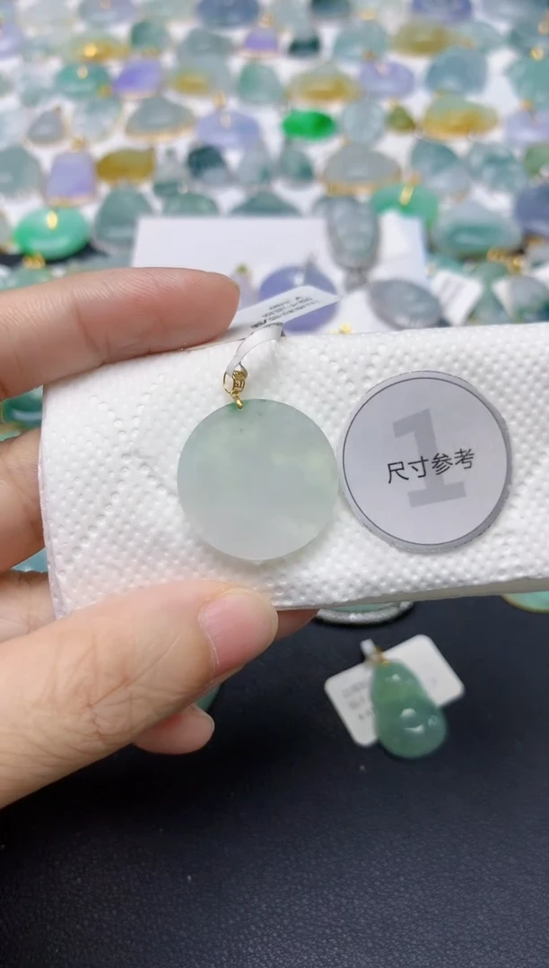 翡翠18K金镶嵌颈饰天然缅甸A货翡翠