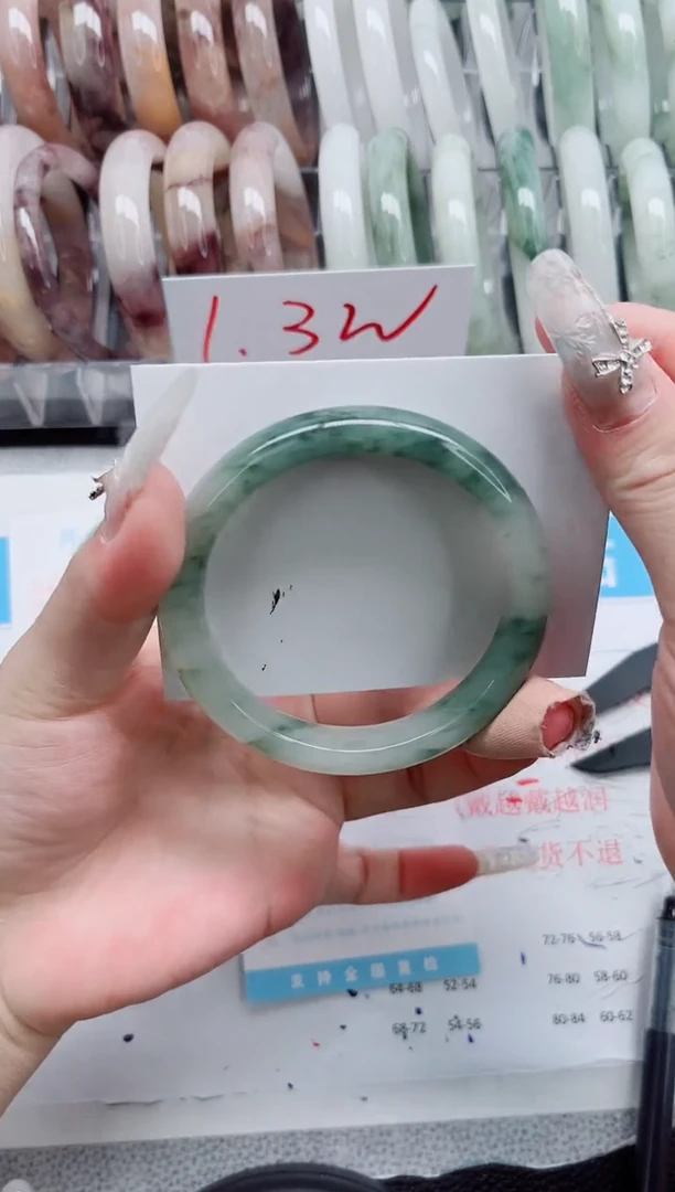 【闪购商品】石英质玉手镯未镶嵌A110-59