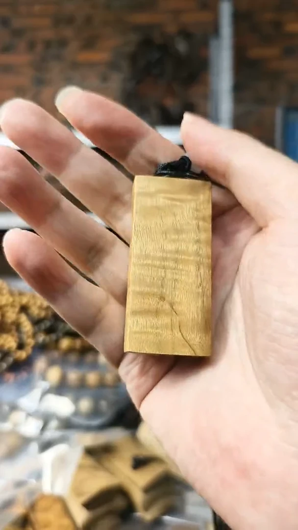 【闪购商品】金丝楠无事牌手把件