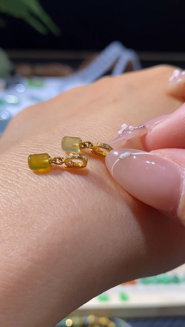 18K金镶嵌定制翡翠桶珠提溜多样性发货一个    660+66