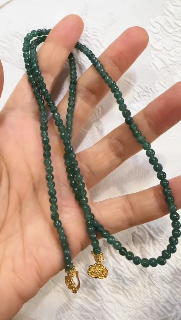 翡翠未镶嵌颈饰国风