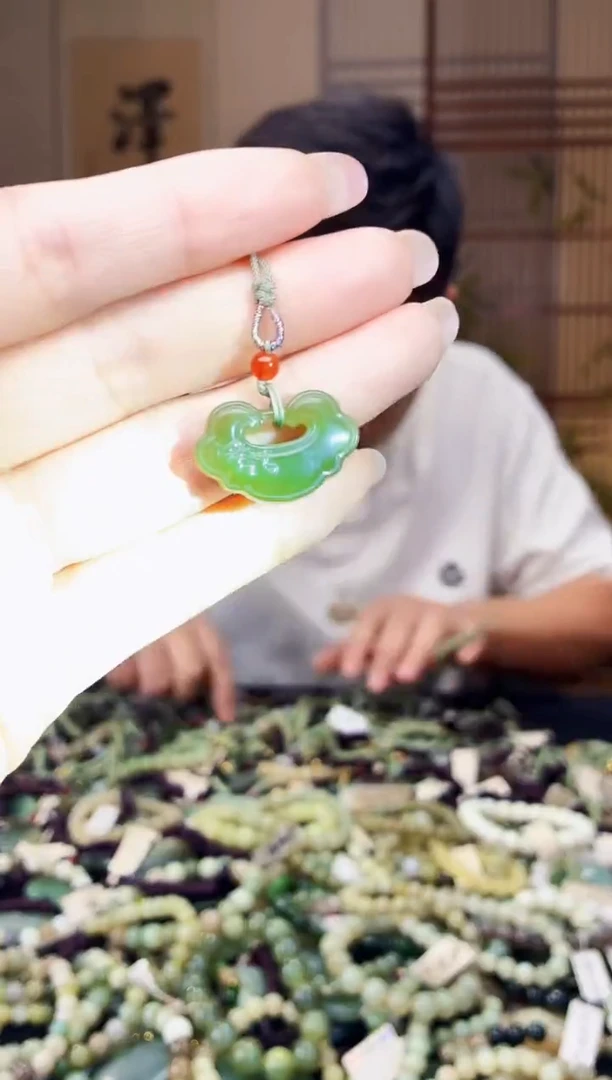 颈饰未镶嵌和田玉多样性发货，拍一发一