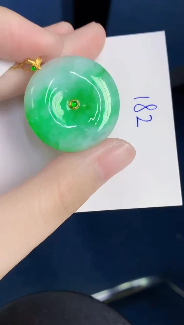 翡翠18K金镶嵌颈饰天然翡翠缅甸A货