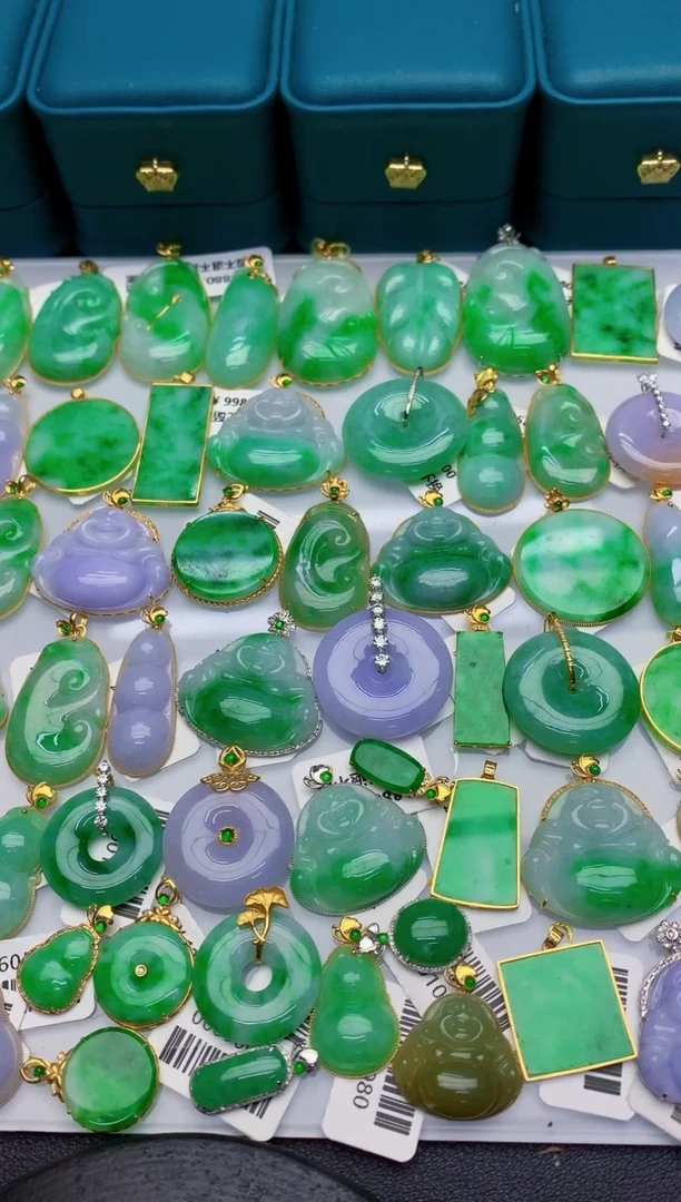 翡翠18K金镶嵌颈饰000000000