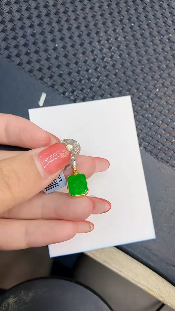 颈饰未镶嵌翡翠1