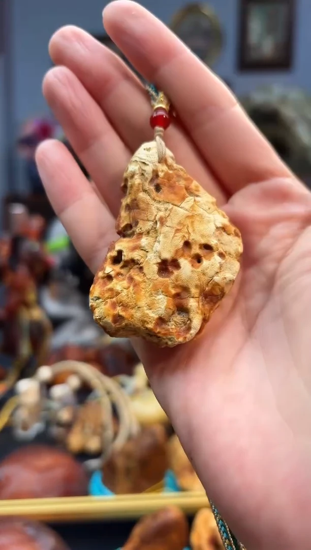 琥珀颈饰未镶嵌吊坠