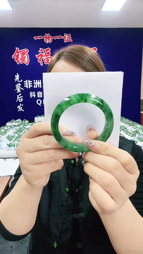 未镶嵌手镯石英质玉（非洲翠）1