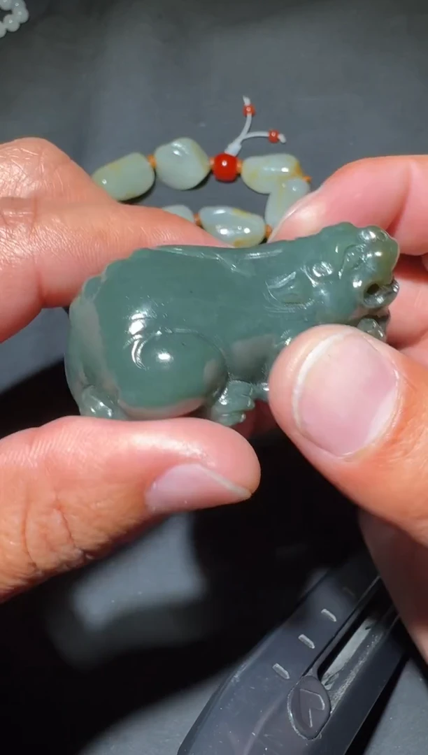 未镶嵌和田玉（糖玉）挂件和田玉